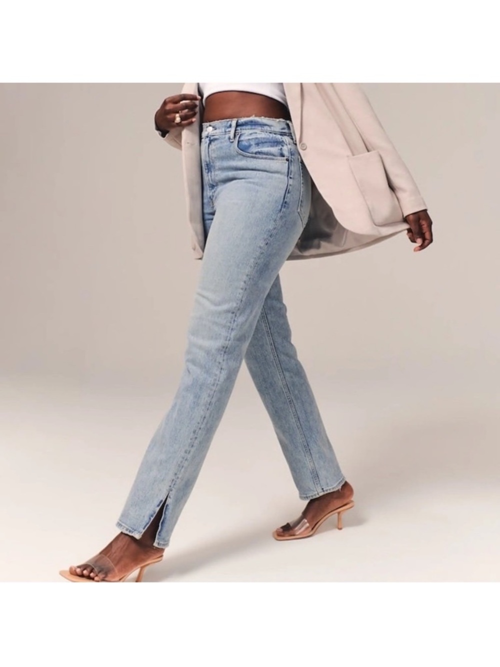 Abercrombie 90's
Straight Ultra High Rise Jeans with Side slit